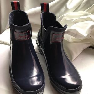 Joules Willibob navy gloss rain boot.